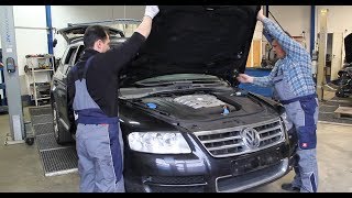 Demontage VW Touareg 50 V10 TDI  wwwklassencarpartscom [upl. by Ecylahs]