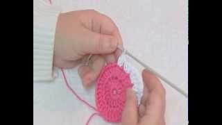 Apprendre le crochet  Faire un Granny square [upl. by Aneehsak392]