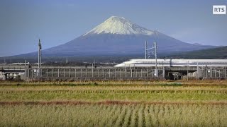 Voyage en train à travers le Japon [upl. by Bowler296]