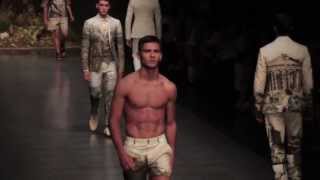 Le défilé DolceampGabbana homme printempsété 2014 à Milan [upl. by Aelem]