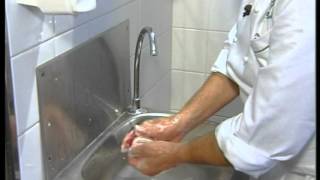 Effectuer le lavage et la désinfection des mains [upl. by Aivatnohs]