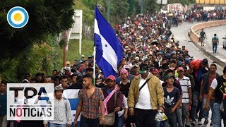 Avanza la caravana de hondureños hacia EEUU  TPANoticias [upl. by Aimat840]