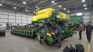 John Deere 2022 DB60 Planters [upl. by Adyol]