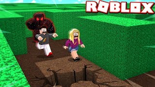 ROBLOX ESCAPE the BEASTS NEW HOUSE with MY WIFE Flee The Facility [upl. by Tatianas]