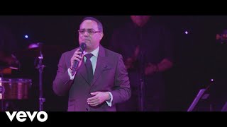 Gilberto Santa Rosa  Sin Voluntad En Vivo [upl. by Neale]