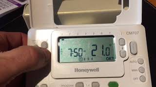 PROGRAMMATION DU THERMOSTAT HONEYWELL CM707 [upl. by Neicul]