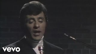 Frankie Valli  Cant Take My Eyes Off You Live [upl. by Aggy]