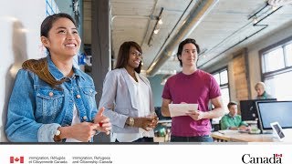 Étudiants étrangers  étudier travailler et rester au Canada [upl. by Akemet982]